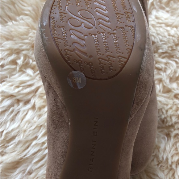 🎉HP Gianni Bini Tan Suede Heels - Picture 6 of 6